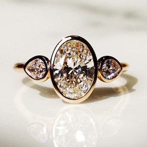 Drei Stein Lünette Set Moissanite Verlobungsring | Oval und Tropfen Moissanit Ring | 14K Gold Einzigartiger Brautring für Sie