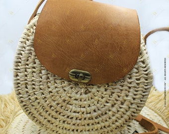 Elegante bolso redondo de paja con correa de cuero: bolso de playa perfecto para tus artículos esenciales de verano