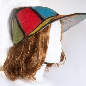 A bright and cheerful wool hat for good weather