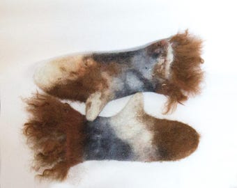 Warm and long mittens made of alpaca wool