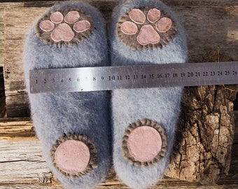 Foot-slippers, felted from alpaca wool with decoration
