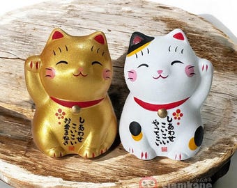 Japanese Lucky Cat: Maneki Neko Statue - Good Luck Amulet 4.5 cm