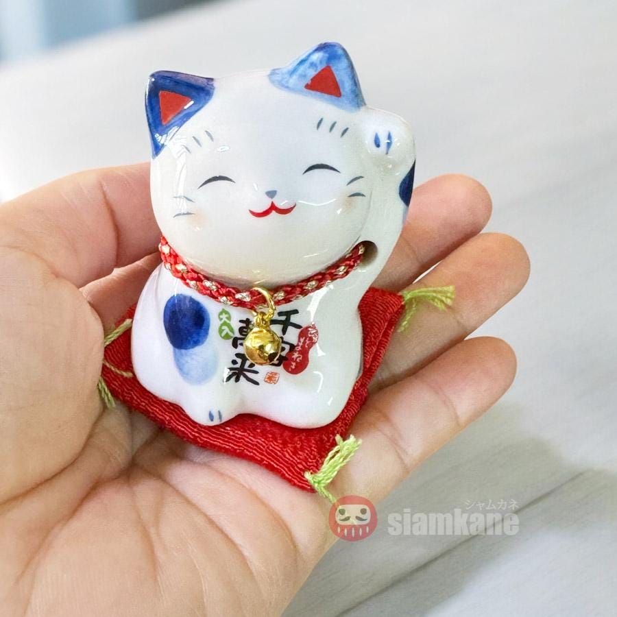 日本の招き猫：陶器のお守り、高さ6cm - Etsy 日本