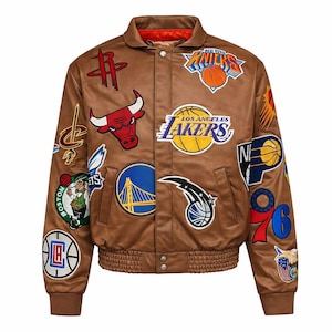Jaqueta de couro marrom estilo universitário bomber com logo da NBA, unissex, bordada, ideal para presente.