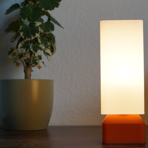LED Tischleuchte Fackel Nachtischlampe / Schreibtischlampe in modernem und Minimalischtischem Design LED Tischlampe mit Holz Sockel Bild 2