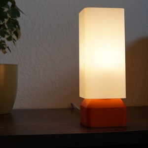 LED Tischleuchte Fackel Nachtischlampe / Schreibtischlampe in modernem und Minimalischtischem Design LED Tischlampe mit Holz Sockel Bild 4