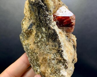 Cristal de zircon naturel sur matrice, spécimen minéral - 43 grammes