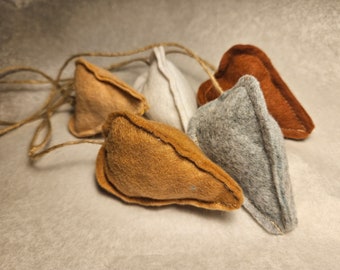 Toy for Cat or Kitten - Natural Wool Feltz - Catnip  - Hand made - Toy from Natural Sustainable Materials