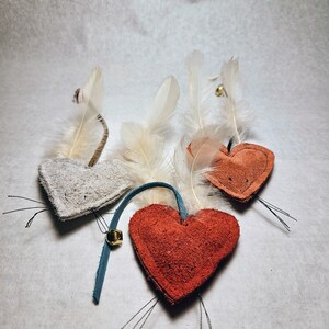 Heart Toy for Cat or Kitten Recycled Leather Hand made Toy from Natural Sustainable Materials zdjęcie 9