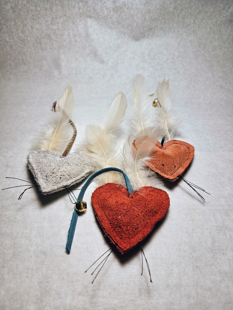 Heart Toy for Cat or Kitten Recycled Leather Hand made Toy from Natural Sustainable Materials zdjęcie 9