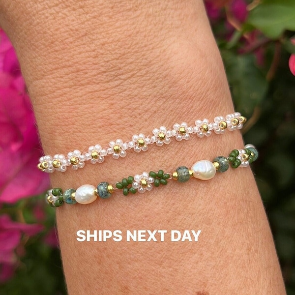 Flower Bead Bracelet with pearls Aesthetic dainty daisy bracelet bridal Green beaded flower clear bracelet Floral cute delicate Gift for her