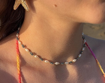 Collar de moda en capas, delicado collar de perlas de flores para niña, gargantilla de margaritas hecha a mano con cuentas estéticas delicadas de playa, regalo de cumpleaños floral de aguamarina de verano