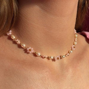 Delicate pink pearl flower necklace Girls gold dainty aesthetic bead handmade daisy chain custom floral cute choker Birthday gift for sister