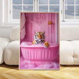 Affiche drôle de tigre dans la baignoire rose Decor dopamine Decor maximaliste art mural preppy déco girly tendance impression tigre art mural salle de bain tropicale