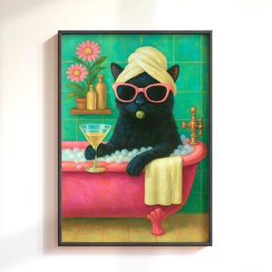 Czarny kot w wannie Martini Print, zabawna sztuka ścienna do łazienki z kotem, fantazyjny plakat do wanny z kotem, retro estetyczny wystrój kota, ekscentryczny prezent dla miłośnika kotów