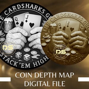 Peut inclure: Deux motifs circulaires avec des illustrations sur le thème du poker. L'un est en noir et blanc, l'autre en or. Les deux montrent des mains tenant des cartes à jouer, des dés et le texte "The Cardsharks Guild" et "Stack 'Em High". Le texte du bas indique "Coin Depth Map Digital File".