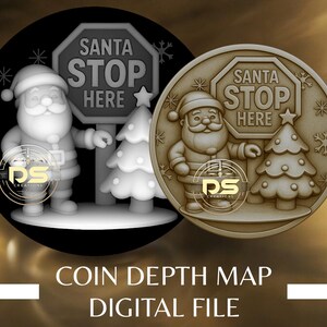 Op de afbeelding: Een digitaal bestand met twee kerstontwerpen. Eén is een grijswaardenafbeelding van de kerstman met een "Santa Stop Here"-bord en een kerstboom. De andere is een goudkleurige munt met hetzelfde ontwerp. De tekst "Coin Depth Map Digital File" staat onderaan.