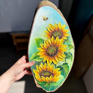 Tournesols avec abeille sur une tranche de bois, peinture acrylique sur morceau de bois rustique, art texturé fait main sur bois, art mural 3D empâtement, tranche de bois