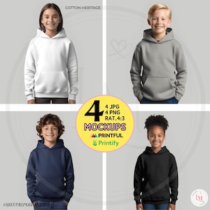 Puede incluir: Cuatro maquetas de niños con sudaderas con capucha en diferentes colores: blanco, gris, azul marino y negro. Las maquetas son para Printful y Printify. El texto "4 JPG 4 PNG RAT.4:3 MOCKUPS" se muestra en un círculo amarillo.