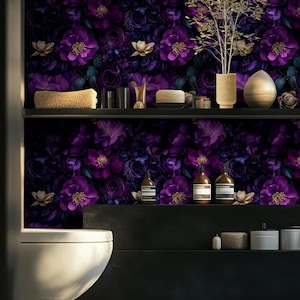 Luxuriöse Lila Blumen Tapete | Moody Peel and Stick Wandbild | Goldakzent-botanisches Dekor