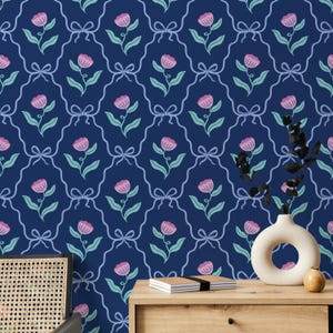 Navy Tulip Frame Wallpaper Schleife und Blumenwandbild