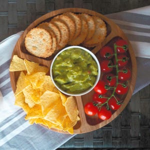 Personalisierte Charcuterie-Platte, runde Servierplatte aus Holz, geteilte Dips-Platte