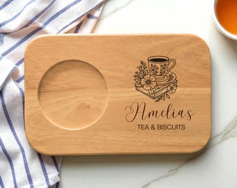 Tagliere personalizzato per tè e biscotti, vassoio in legno inciso per caffè e dolcetti: regalo per mamma, papà, nonno