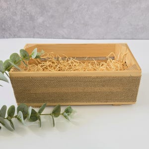 Pusty kosz na prezenty z drewnianej skrzynki DIY - zestaw upominkowy na ślub, parapetówkę, rocznicę, dzień matki, 30x15x11cm