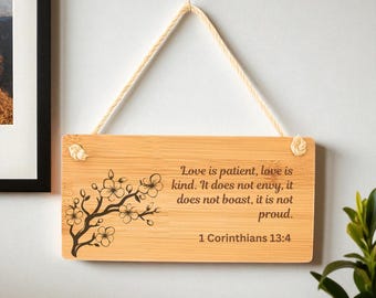 Gepersonaliseerde houten hangend bord 1 Korintiërs 13:4 bijbelvers romantisch koppel cadeau handgemaakte bamboe plaquette