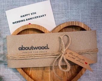Personalisiertes herzförmiges Tee- und Kekstablett aus Holz, Wein- und Käseservierbrett, Jubiläumsgeschenk aus Holz