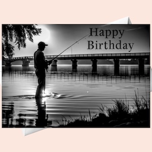 Carte d'anniversaire pêcheur attrapant un poisson - design unique et amusant pour les amateurs de pêche.