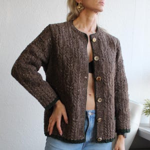 Cárdigan marrón de punto trenzado, suéter de lana austriaca, suéter verde estilo abuela, suéter de punto trenzado con botones, estilo vintage de los años 60, talla mediana/grande para mujer, sin estrenar.
