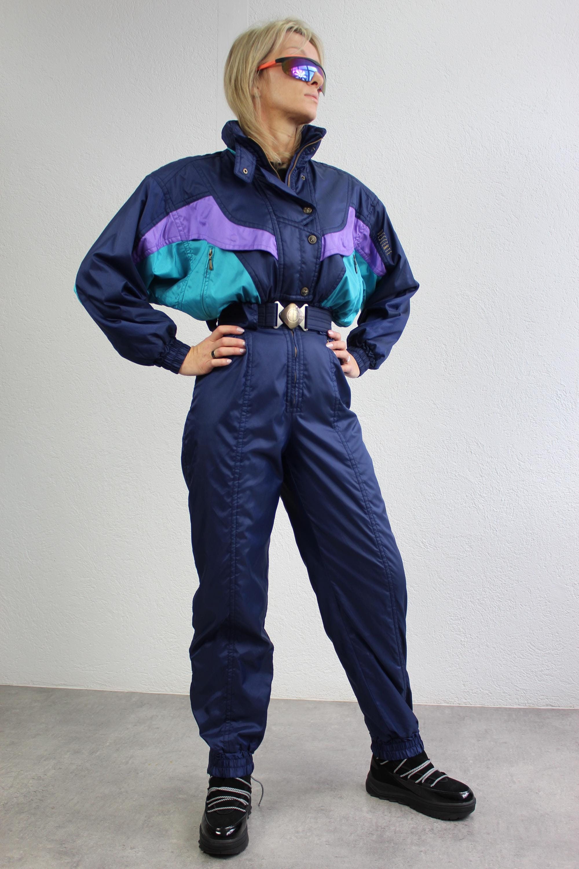 DESCENTE Ski suit 90s Navy Blue One Piece Ski Suit One Piece Winter  SnowSuit Women's Medium Jumpsuit Retro Snowboarding Vintage Sportswear