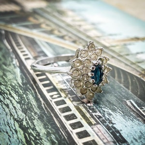 Impressionante anel de pedra preciosa europeu vintage 1970 estilo vitoriano cristal azul turquesa Starburst Art Déco encontrado em Paris (cartão postal GRATUITO de Paris)