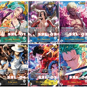 Pode incluir: Seis cartas colecion&aacute;veis com personagens do anime One Piece. Cada carta apresenta um personagem diferente com seu nome e uma ilustra&ccedil;&atilde;o &uacute;nica. As cartas s&atilde;o numeradas de S2L-01 a S2L-06.