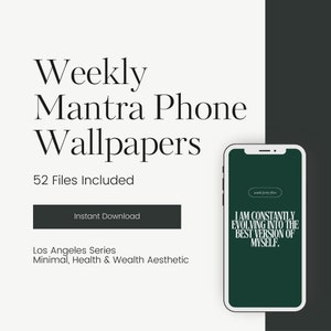 Puede incluir: Un fondo de pantalla de teléfono verde con el texto "I AM CONSTANTLY EVOLVING INTO THE BEST VERSION OF MYSELF." El texto es blanco y el fondo es verde oscuro. El fondo de pantalla es parte de un conjunto de 52 fondos de pantalla de teléfono semanales.