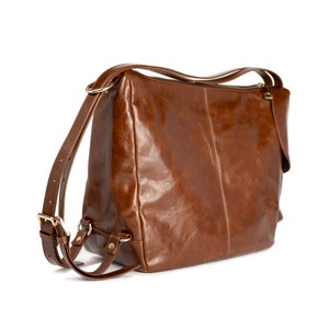 Women&#39;s Genuine Leather Shoulder Bag with Adjustable Straps and Spacious Interior