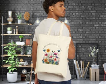 Nuestra bolsa de flores &#39;Wildflower&#39;: ¡un diseño vibrante inspirado en la naturaleza que representa la libertad, la belleza y el crecimiento!