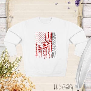 Vintage Sweatshirt: Ein mutiger Tribut an Dienen und Opfer - zeigen Sie Ihren Stolz mit diesem komfortablen, stilvollen und bedeutungsvollen Design!