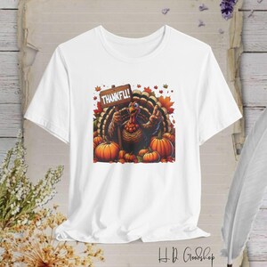 Drücken Sie Ihre Dankbarkeit mit unserem Thankful T-Shirt aus: Eine einfache und dennoch elegante Art, Thanksgiving zu feiern!