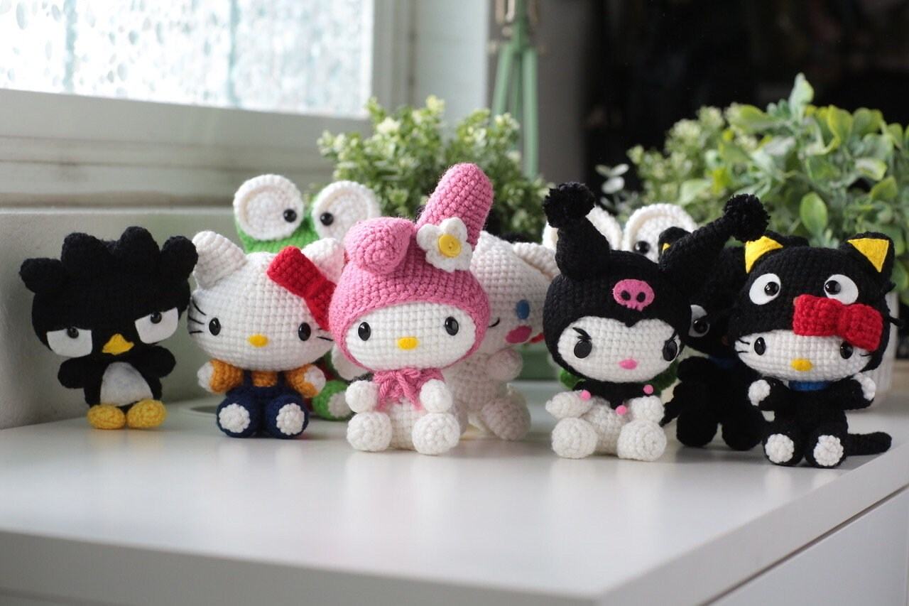 Hello Kitty & Friends: Hello Kitty Dressed as Badtz-maru Crochet