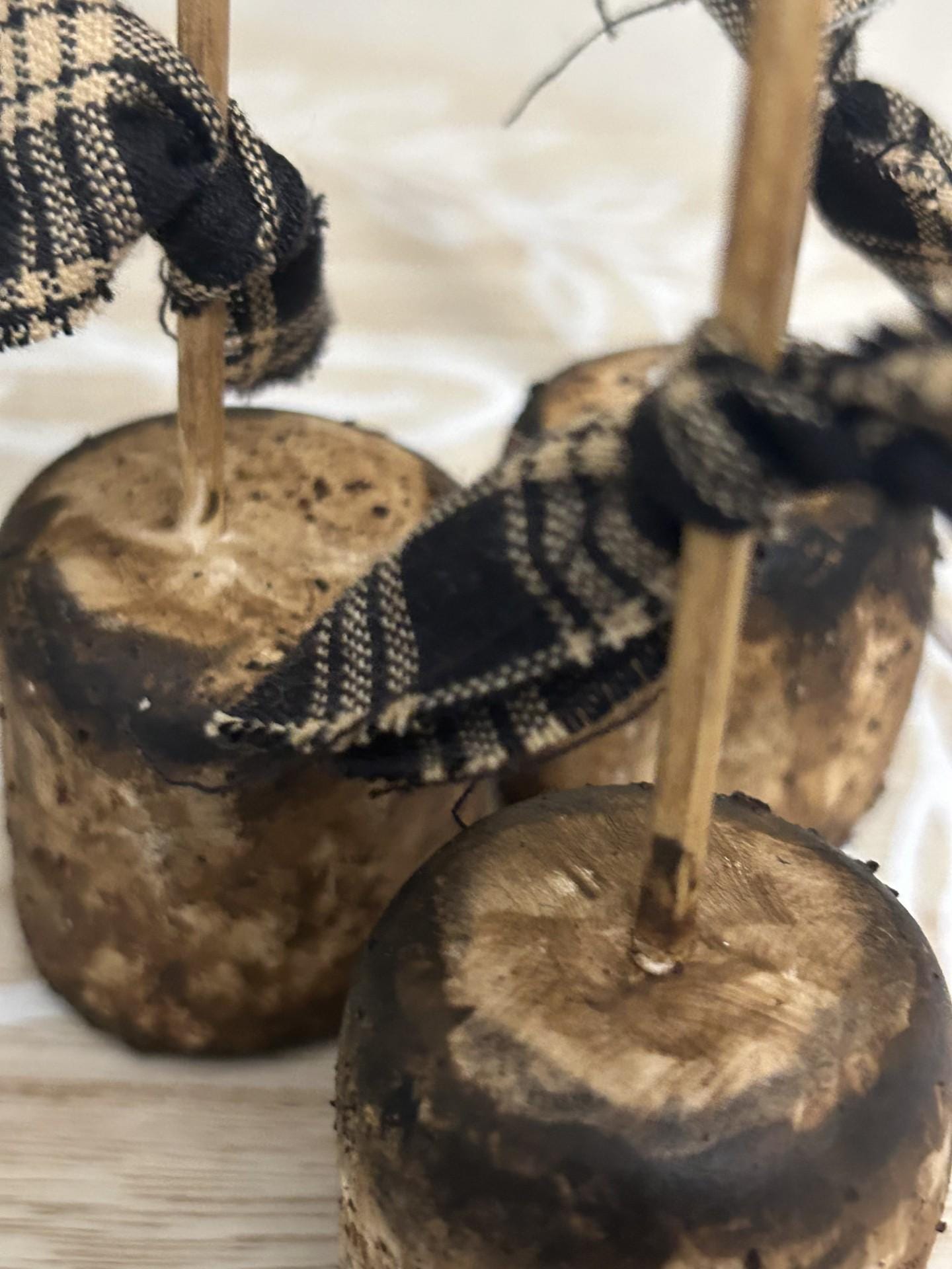 Primitive Toasted Marshmallow Decor, Cottage Farmhouse Plaid Decor