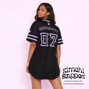 Camiseta de béisbol de ídolo K-pop, atuendo de moda para conciertos, camiseta militar Serendipity