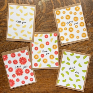 Juego de 5 tarjetas de agradecimiento con temática de cítricos, plegadas y no plegadas, con sobres.