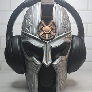 3D Printed Spartan Helmet Headphone Stand: Geeky Desk Decor Silver/Bronze