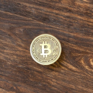 Brass Bitcoin Collectible: 40mm Physical Crypto Coin with 3D Stand