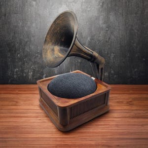 Retro Gramophone Google Nest Mini Holder: Faux Wood Vintage Decor