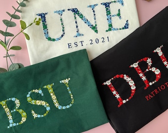 Sudadera universitaria con letras florales bordadas, sudadera universitaria de cuello redondo con flores bordadas, regalo de graduación de secundaria