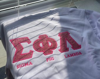 Felpa personalizzata con ricamo a lettere greche glitterate – Girocollo personalizzato per confraternite – Maglietta per confraternite – Abbigliamento personalizzato Greek Life