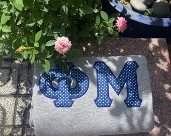 Felpa con ricamo personalizzato con applicazioni della confraternita – Girocollo con lettere greche – Maglione della confraternita in tessuto a pois – Abbigliamento Greek Life